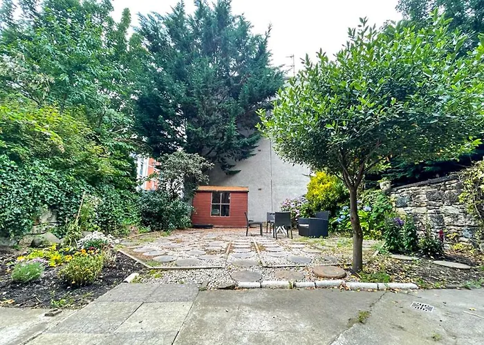 Remarkable 5Br Townhouse With Garden, Sleeps 12